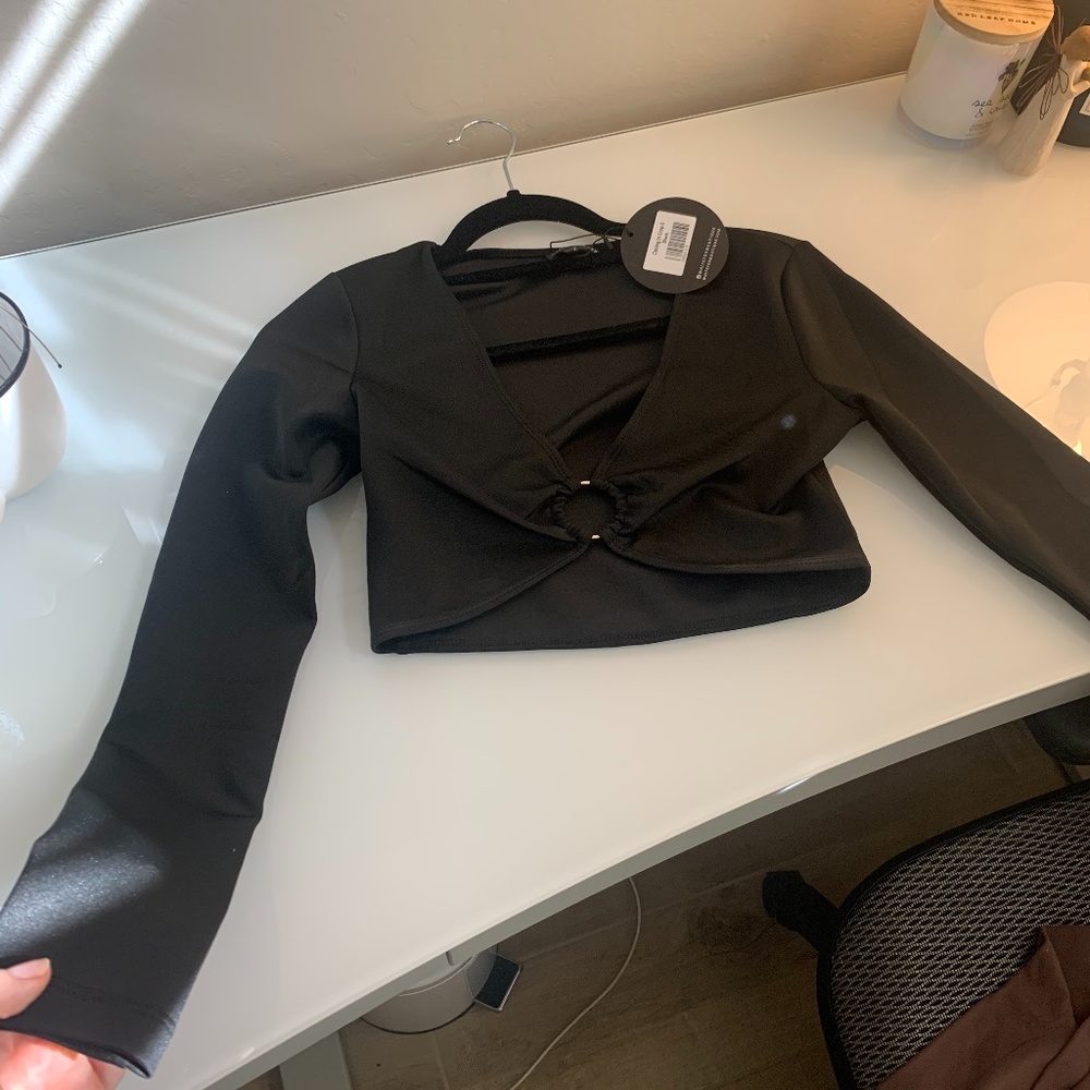 White Fox Boutique Black Long Sleeve Crop